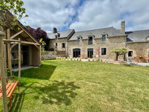Viesnīcas āriene, Esprit Famille - Grand Jardin in Lehon (Brittany)