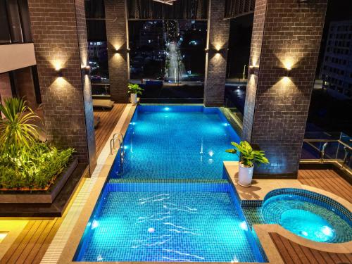 Swimming pool, Grand La Vogue Hotel & Casino in Central