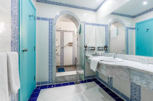 room detail thumbnail 2