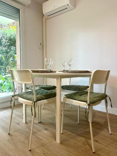 Facilities, Le petit Apollon - T2 Climatise in Barriere de Paris