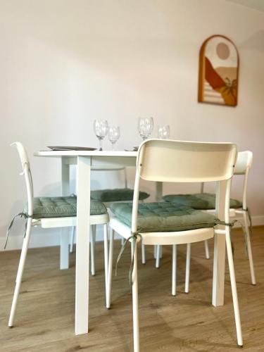 Facilities, Le petit Apollon - T2 Climatise in Barriere de Paris