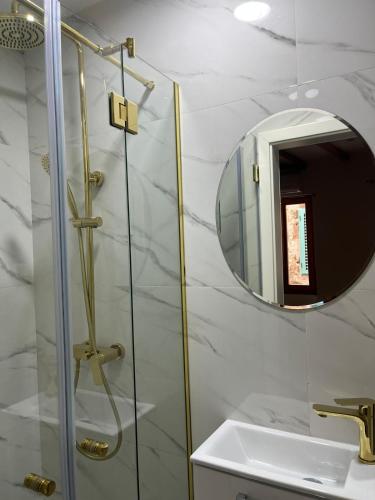 douche, Stone & Sea Oldtown Rovinj Apartments in Rovinj