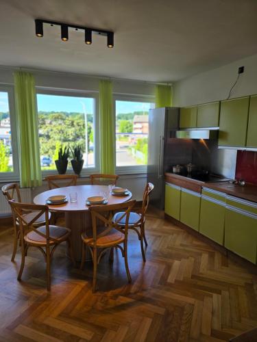 廚房, APARTMENT PD23 ALTE FEUERWACHE I Ganze Wohnung I 5 Einzelbetten I 3 Zimmer I 3min CityHospital I 50m in 伊本比倫