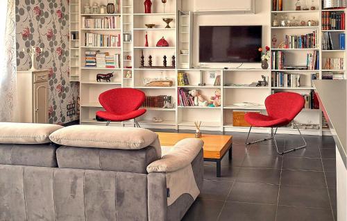 2 Bedroom Awesome Apartment In Sauvian in Sauvian