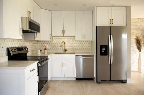 The Morning Star Spa & Private Mini Beach Close to everything in 東那不勒斯