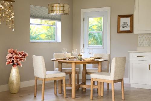 The Morning Star Spa & Private Mini Beach Close to everything in 東那不勒斯