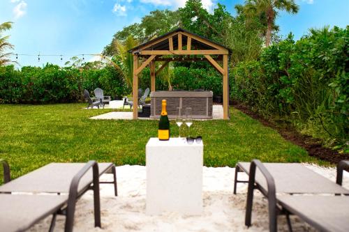 The Morning Star Spa & Private Mini Beach Close to everything in 東那不勒斯