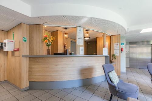 Front desk [24-hour]