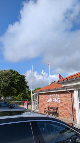 Henneby Camping - hytter in เคียร์เกบี