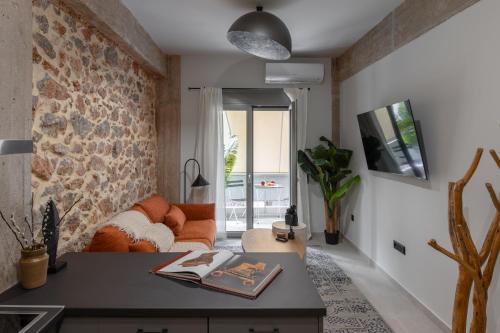 Unique & Stylish Living in Kipseli, Athens