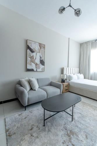 Nasma Luxury Stays - Stylish Studio Nest in JVC, Dubai (photo 4)
