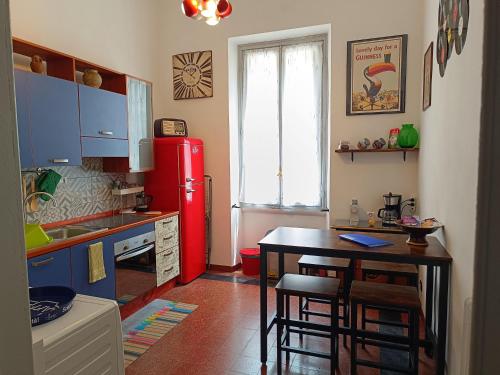 lovely vintage apartment in Турін