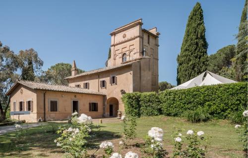  Gorgeous Home In Sutri With Private Swimming Pool, Can Be Inside Or Outside in Sutri
