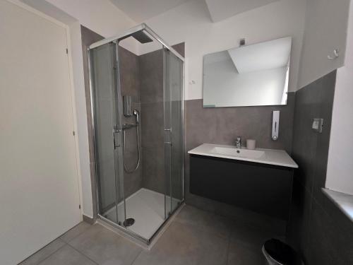 Double or Twin Room image 6