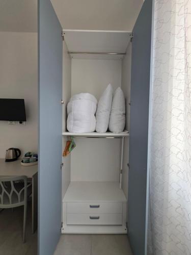 Double or Twin Room image 7