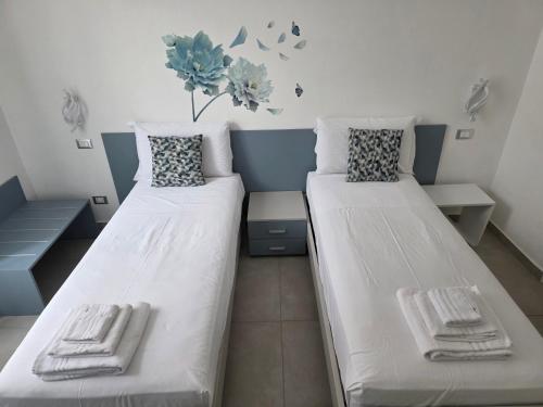 Double or Twin Room image 8