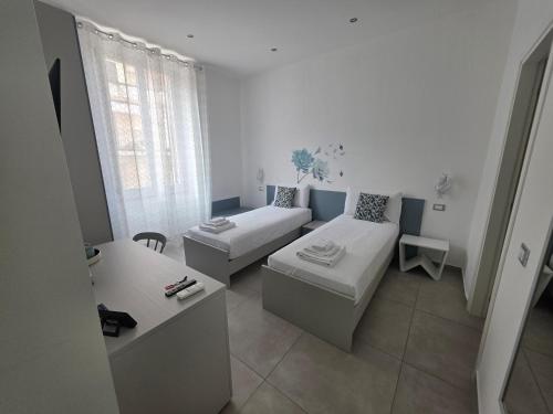 Double or Twin Room image 10
