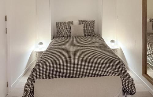 One-Bedroom Apartment image 2