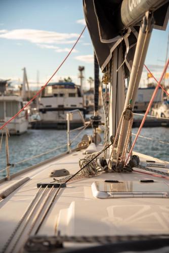 Magnificent sailboat with free parking for cars, Valence (photo 5)
