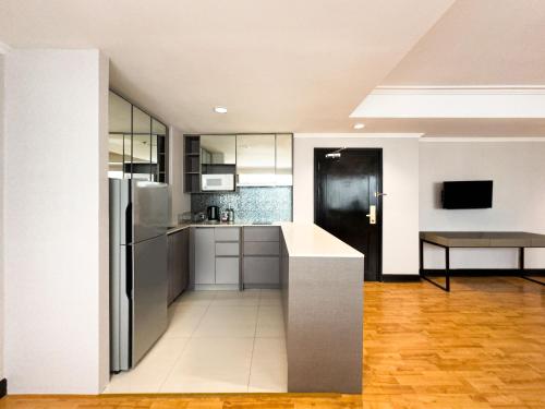 เรมแบรนดท์ เรสซิเดนซ์ แบงค็อก (Rembrandt Residences Bangkok) near สถานีรถไฟฟ้าใต้ดินศูนย์การประชุมแห่งชาติสิริกิติ์