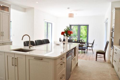 virtuve, Lough Conn Haven Holiday Home by Trident Holiday Homes in Crossmolina