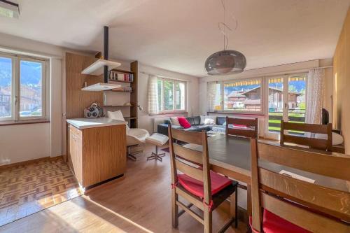 With Mountain View & Balcony Kitchen Parking in Kandersteg, Schweiz