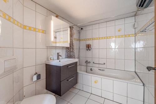 Cozy Studio With Terrace Bbq Mountain View in Schattenhalb