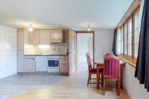 Cozy Studio With Terrace Bbq Mountain View in Schattenhalb