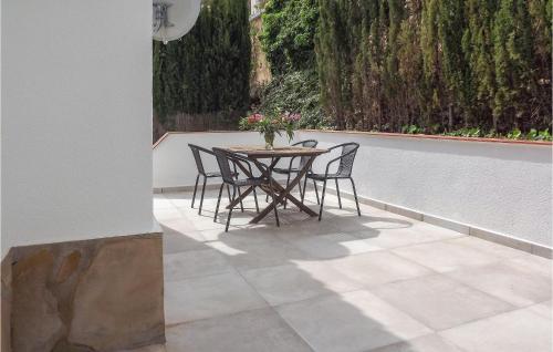 Awesome home in Partida Trullent w/ Outdoor swimming pool and 3 Bedrooms - image 13