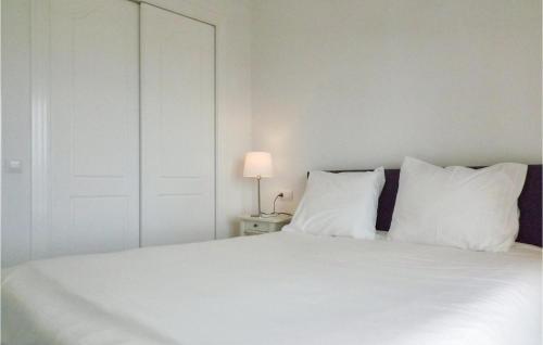 Awesome home in Partida Trullent w/ Outdoor swimming pool and 3 Bedrooms - image 7