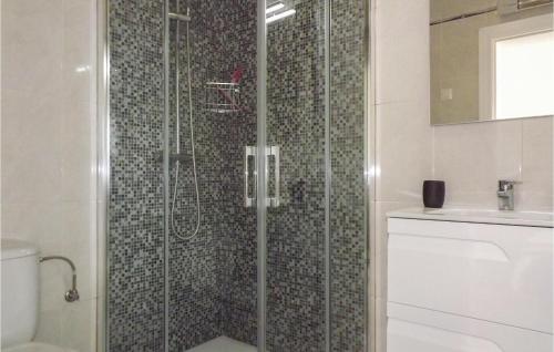 Awesome home in Partida Trullent w/ Outdoor swimming pool and 3 Bedrooms - image 6