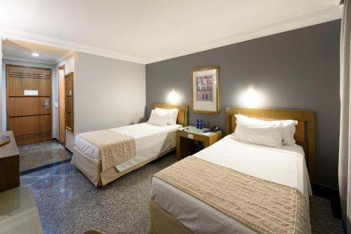 Deluxe Twin Room image 10