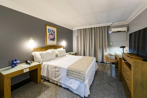 Deluxe Double Room image 6