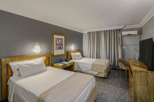Deluxe Twin Room image 5