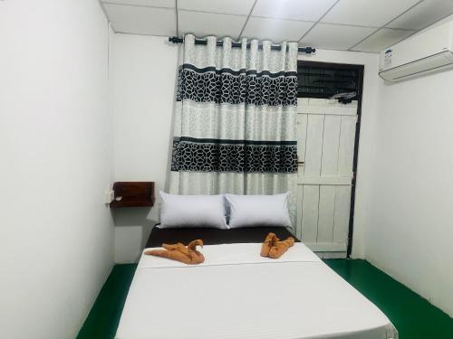 Single Room image 6