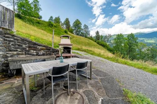 Cozy Studio With Terrace Bbq Mountain View in Schattenhalb