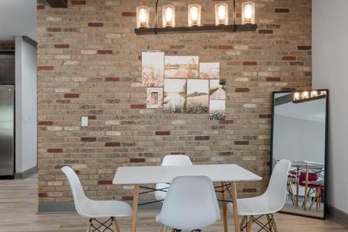 Sleeps 20! Luxe 6 BDRM 4 BTH Duplex - Downtown TPA near Ybor Városi Állami Múzeum