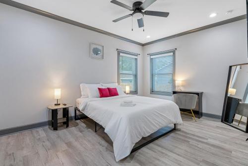 Sleeps 20! Luxe 6 BDRM 4 BTH Duplex - Downtown TPA near Ybor Városi Állami Múzeum