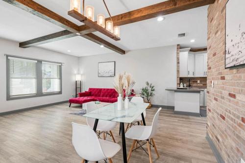 Sleeps 20! Luxe 6 BDRM 4 BTH Duplex - Downtown TPA near Ybor Városi Állami Múzeum