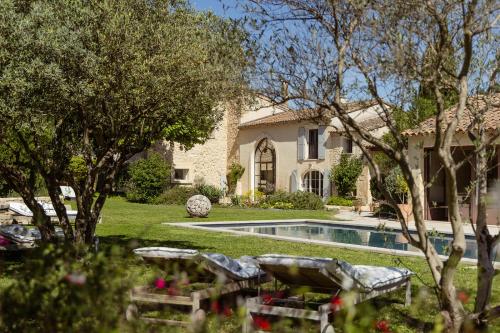 MAS MILLÉSIME - Chambre double - petit déjeuner - piscine - Mas du XVIIIème siècle proche Saint-Rémy-de-Provence chambre d'hôte Mas-Blanc-des-Alpilles