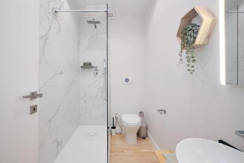 Camera con bagno privato, balcone, parcheggio gratis, 20 min dal Colosseo, Rome (photo 7)