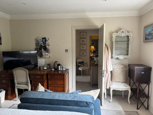 6 Northfields Close Family Household, Bath (photo 6)