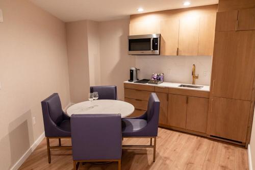 Konyha, Iris Hotel Boston in Brookline