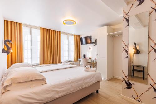 Double or Twin Room image 6