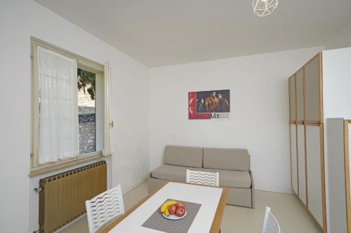 One-Bedroom Apartment Plus with Lake View image 10
