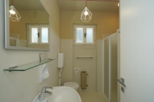 One-Bedroom Apartment Plus with Lake View image 8