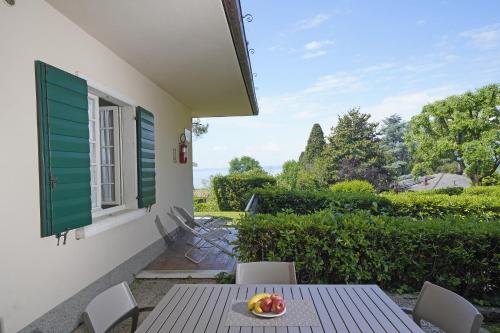 One-Bedroom Apartment Plus with Lake View image 6