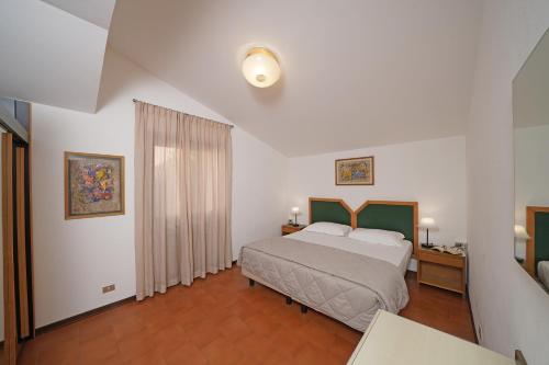 One-Bedroom Apartment Comfort with Balcony or Terrace image 8