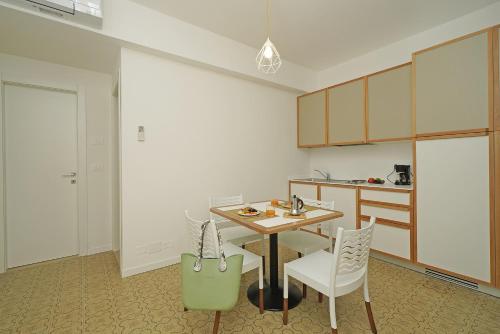 One-Bedroom Apartment Comfort with Balcony or Terrace image 3