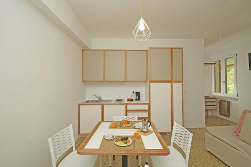 One-Bedroom Apartment Comfort with Balcony or Terrace image 2